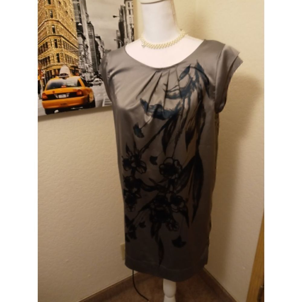 LC Lauren Conrad S/XS Floral Grey Sleeveless Blouse